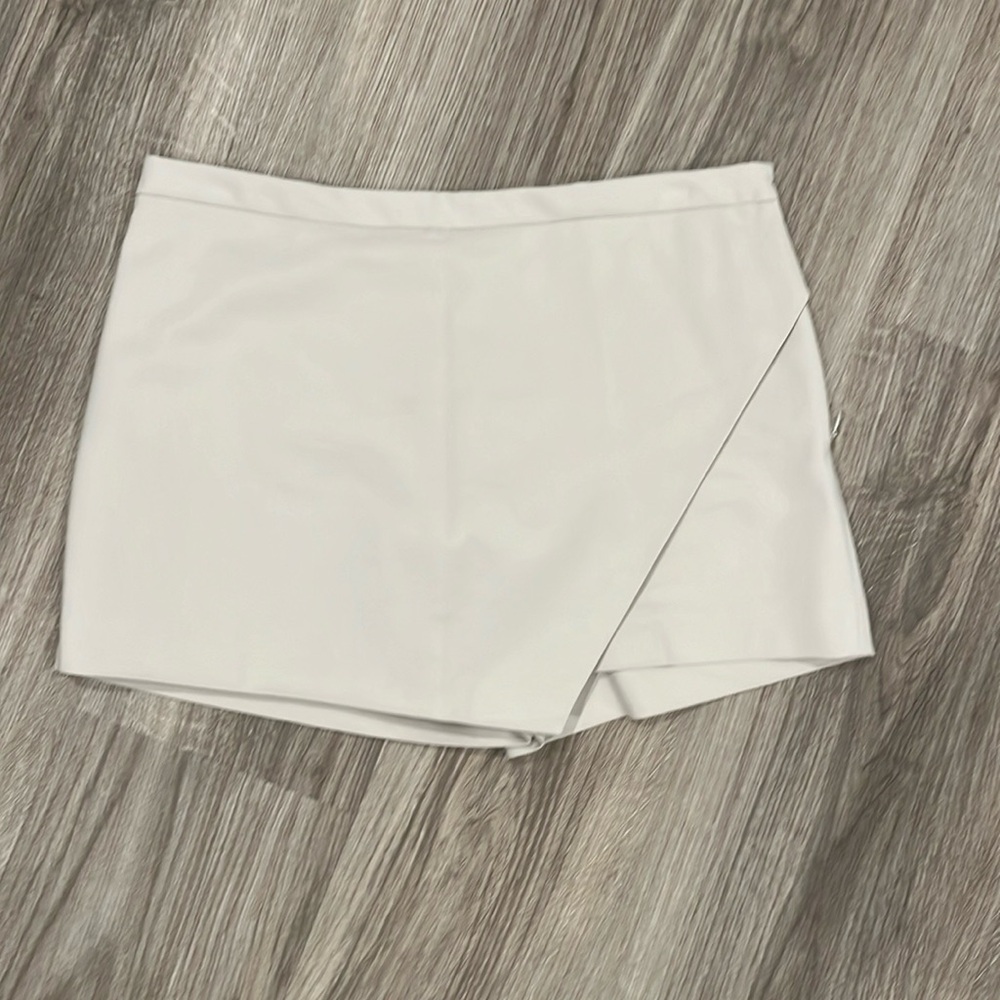 Aritzia Babaton Kelly Skort